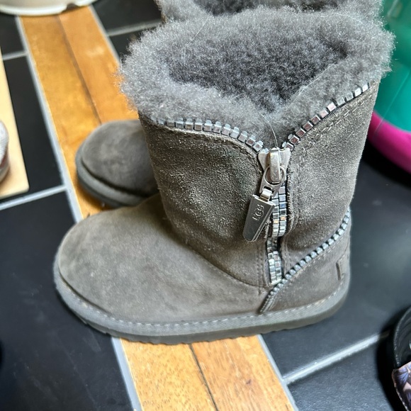 All girls/unisex sneakers uggs Nikes Addis’s sperrys bundle - Picture 7 of 11